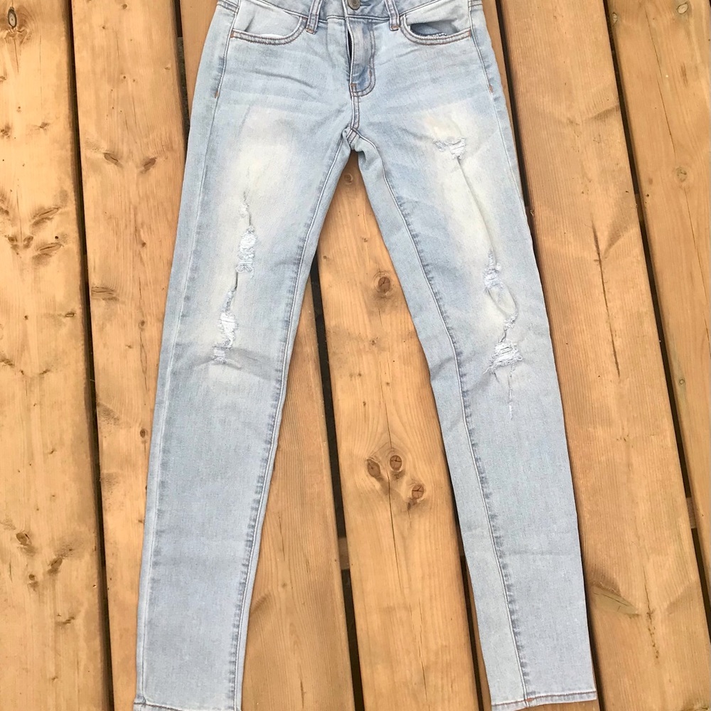 Light Blue American Eagle Jegging with Distress